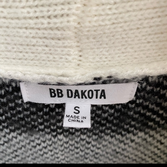 BB Dakota Plaid White and Black Longline Soft Cardigan with Pockets. - Picture 4 of 5